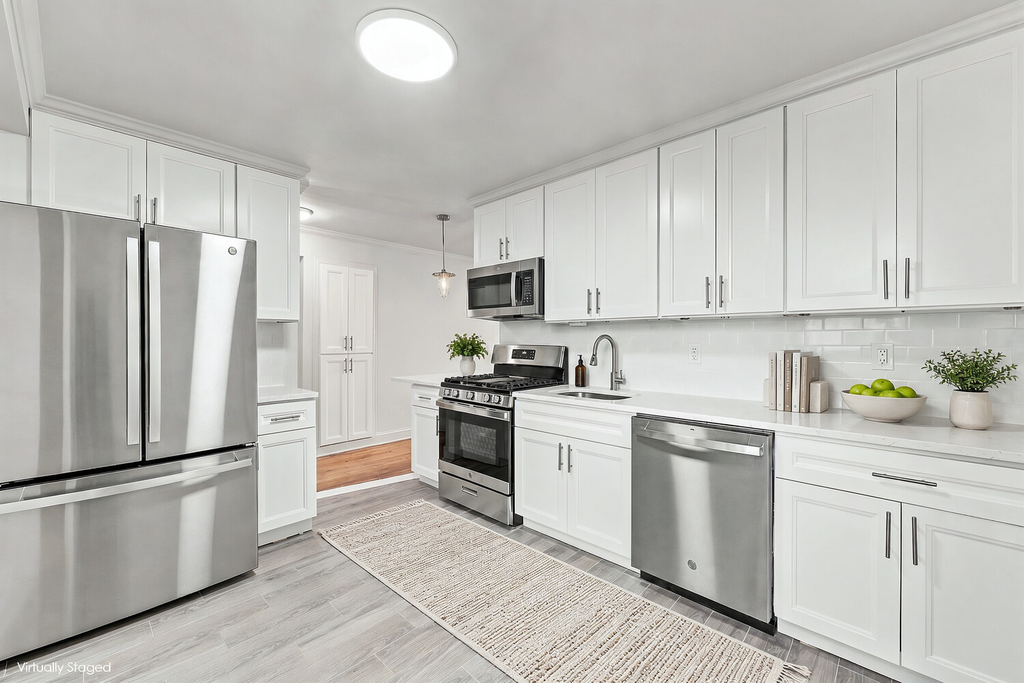 1530 East 8th Street, Unit 5L photo 2