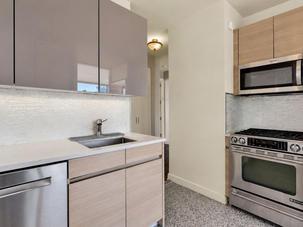 1965 Broadway, Unit 18H photo 17