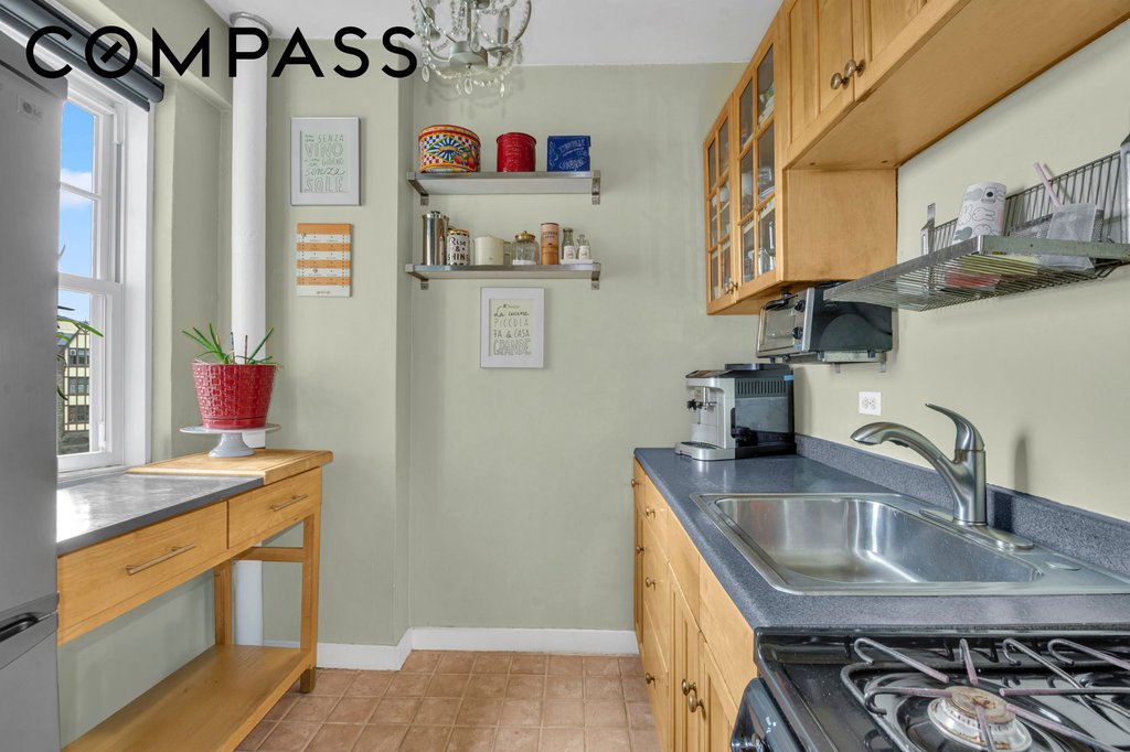 160 Cabrini Boulevard, Unit 105 photo 6