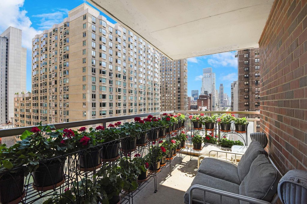 360 East 72nd Street, Unit B1409 photo 4