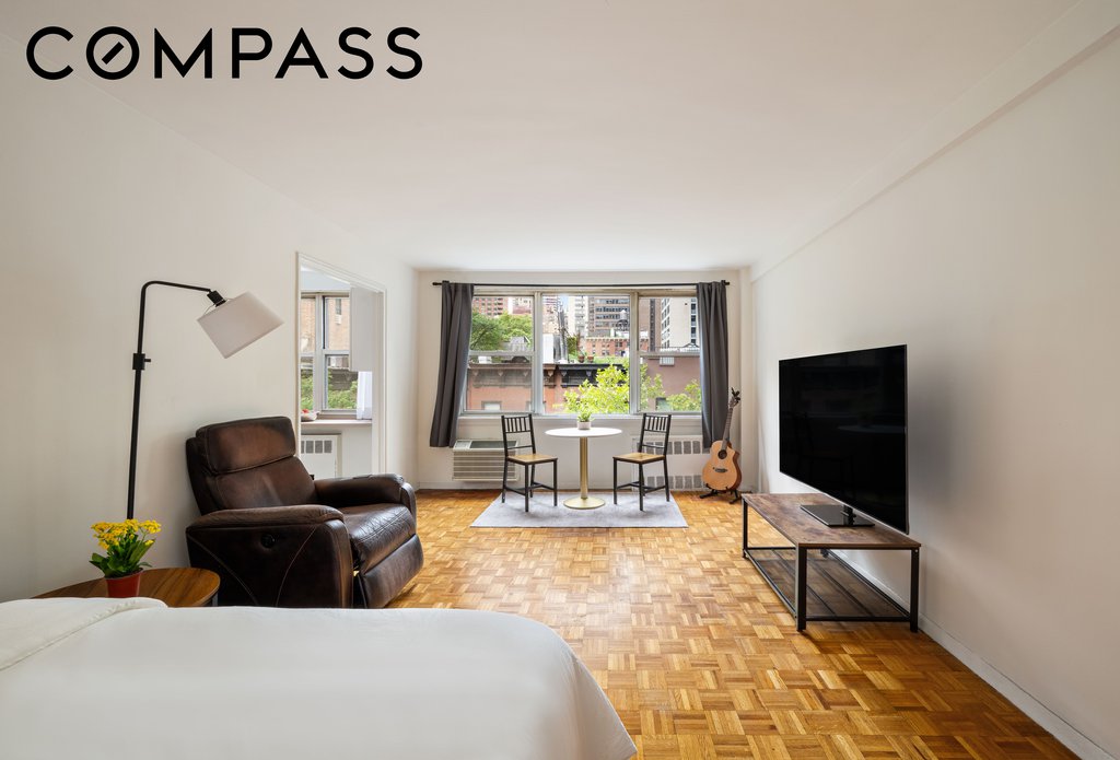221 East 50th Street, Unit 5C photo 2
