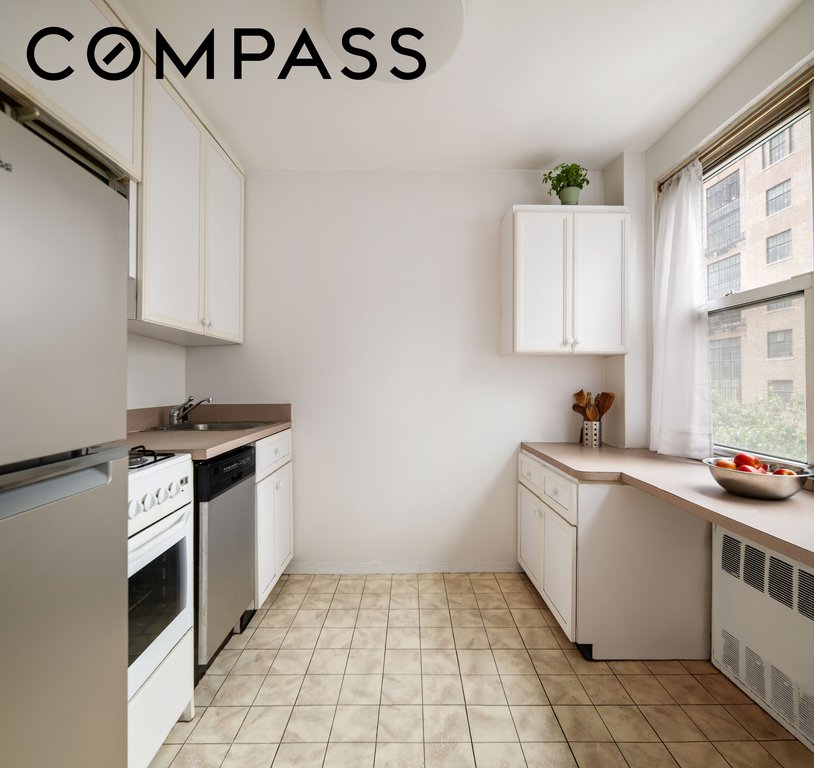 221 East 50th Street, Unit 5C photo 4