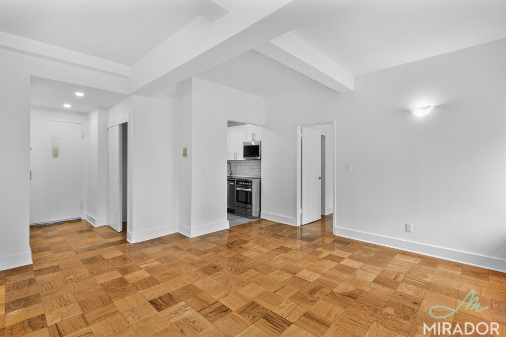 132 East 45th Street, Unit 11D photo 2