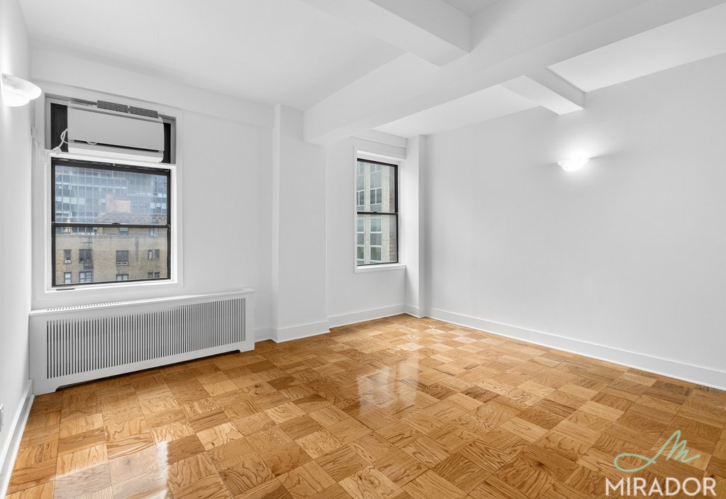 132 East 45th Street, Unit 11D photo 3