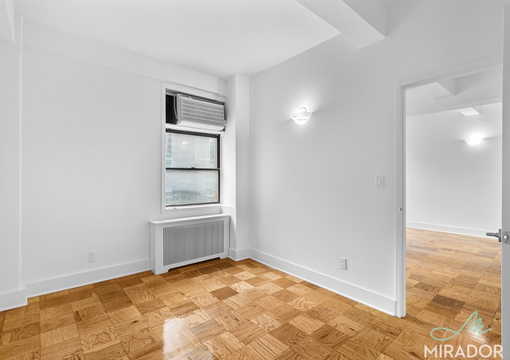132 East 45th Street, Unit 11D photo 4