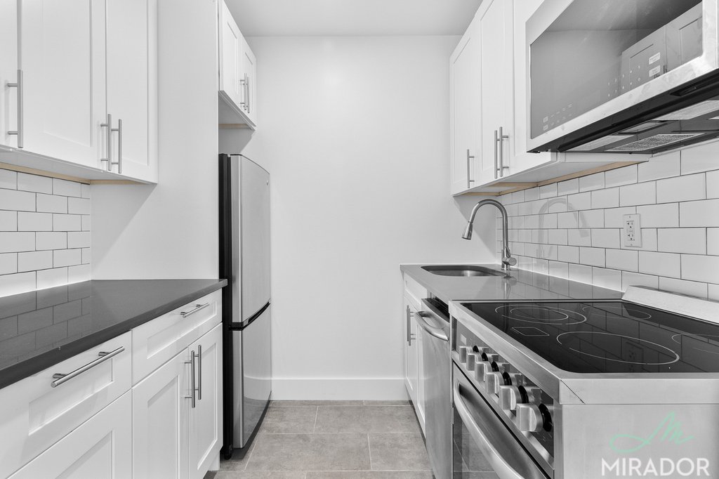 132 East 45th Street, Unit 11D photo 6