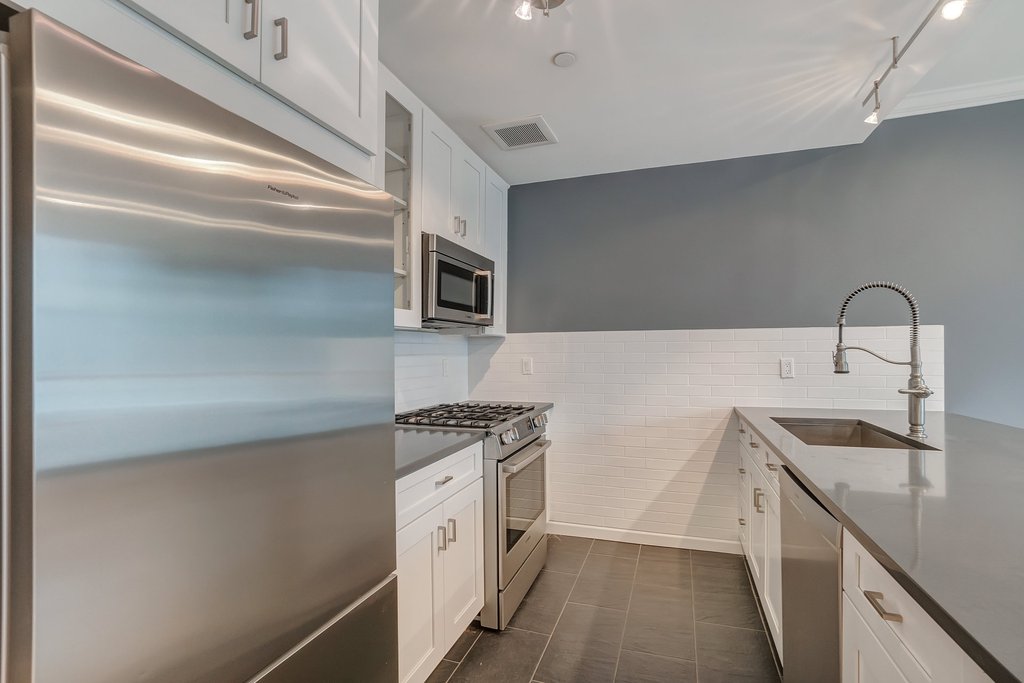 245 16th Street, Unit 3 photo 4