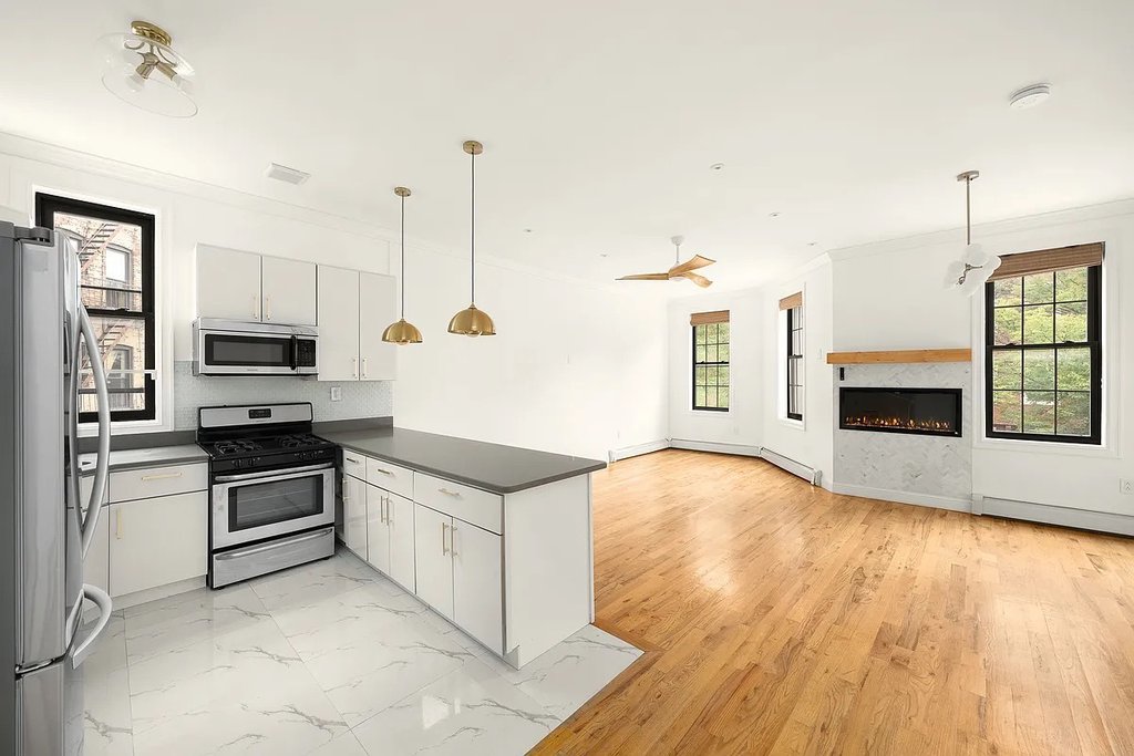 274 Bleecker Street, Unit TWN photo 3