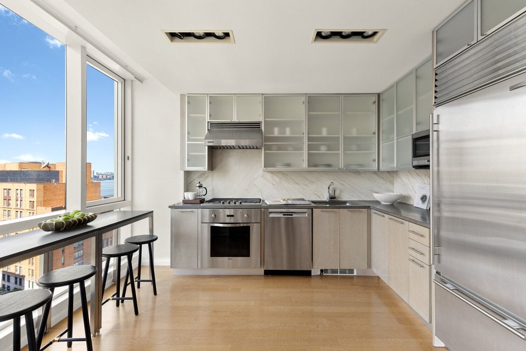 200 Chambers Street, Unit 17B photo 2
