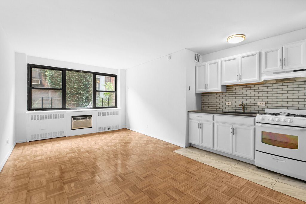 110 East 36th Street, Unit 1E photo 2