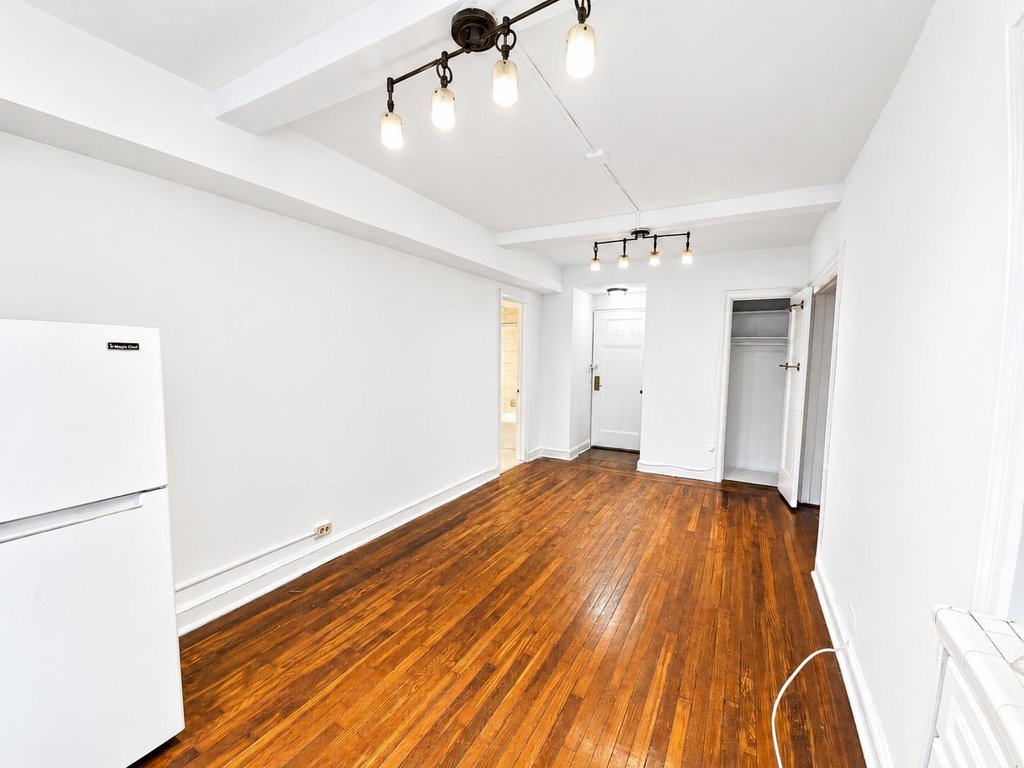 5 Tudor City Place, Unit 816 photo 5