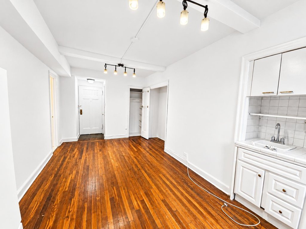 5 Tudor City Place, Unit 816 photo 6