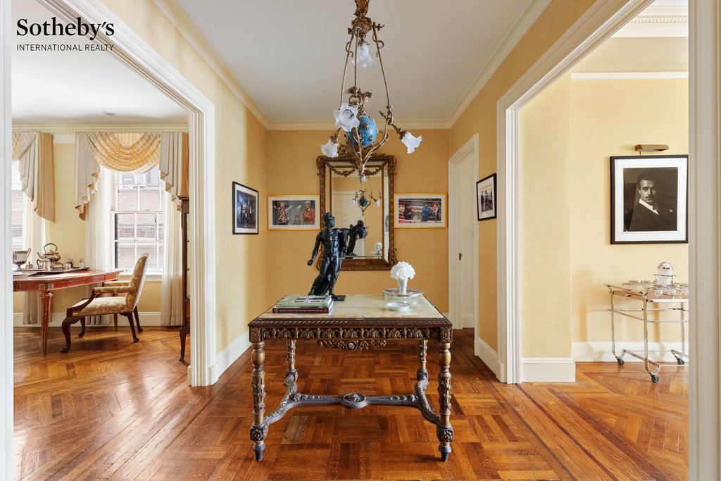 14 Sutton Place South, Unit 1B photo 3