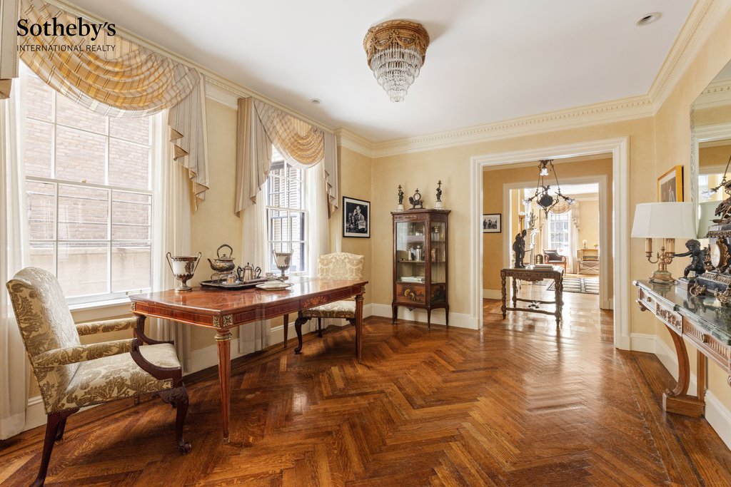 14 Sutton Place South, Unit 1B photo 4
