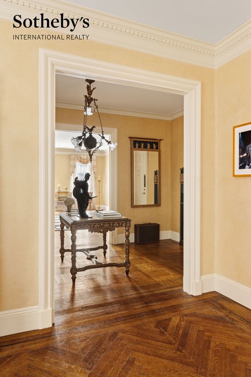 14 Sutton Place South, Unit 1B photo 5