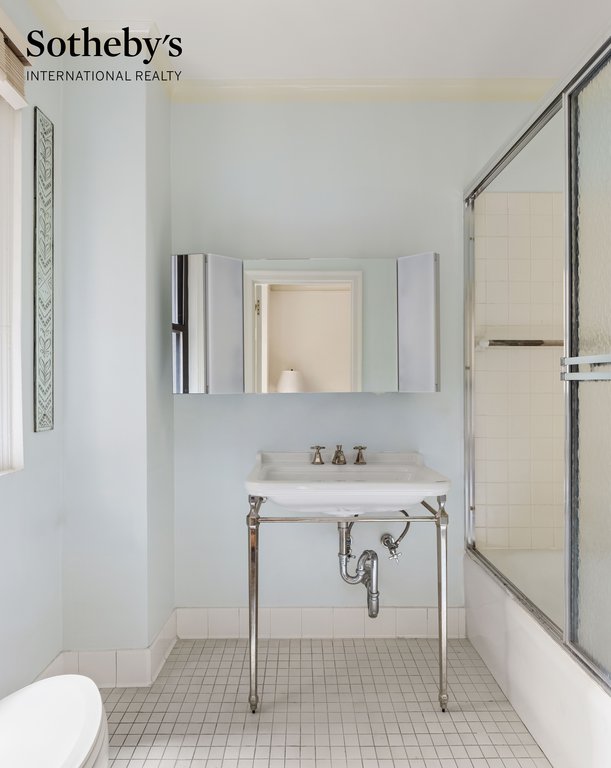 14 Sutton Place South, Unit 1B photo 10