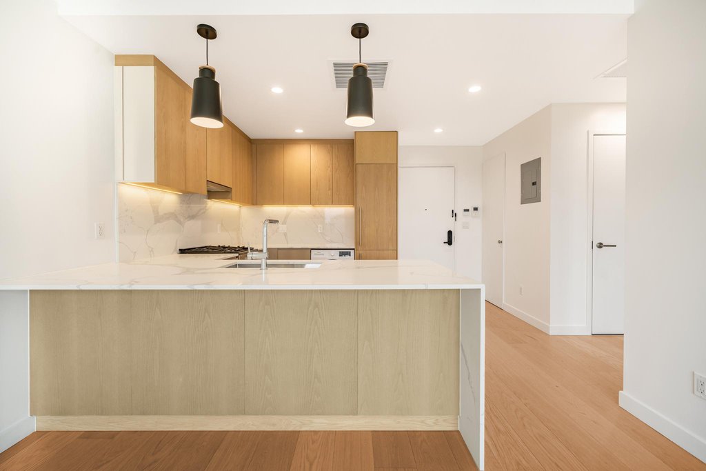 30-05 Vernon Boulevard, Unit 7E photo 3