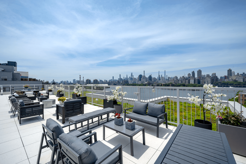 30-05 Vernon Boulevard, Unit 7E photo 7