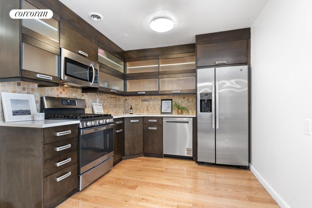 196 Scholes street, Unit 1B photo 3