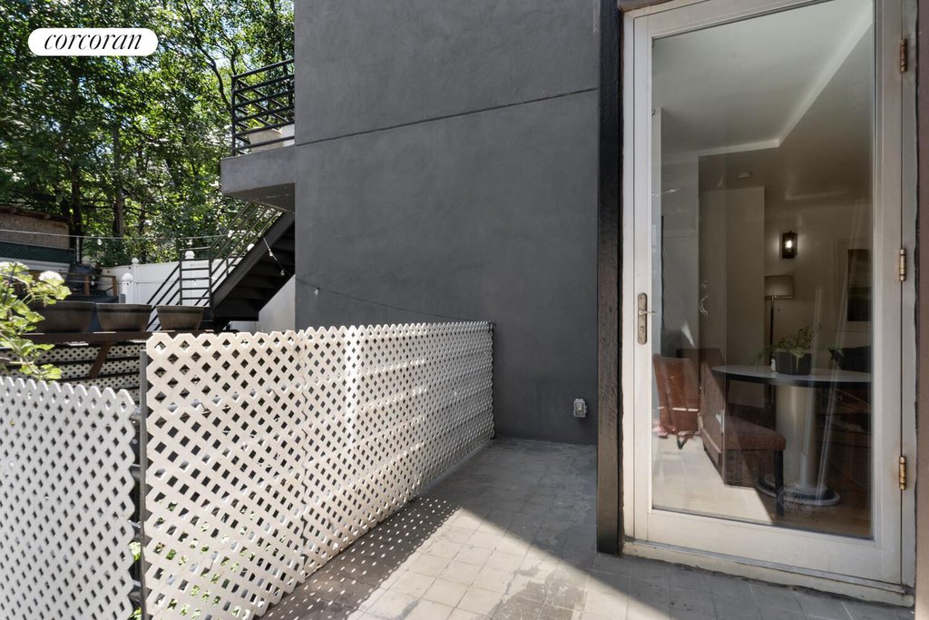 196 Scholes street, Unit 1B photo 7