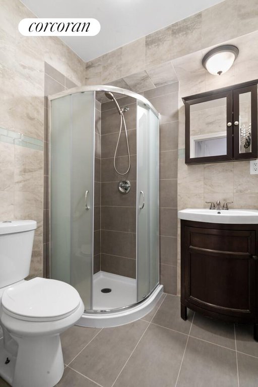 196 Scholes street, Unit 1B photo 8