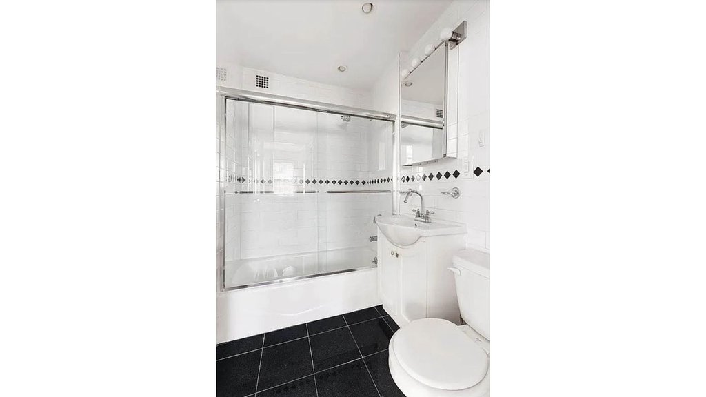 85 Eighth Avenue, Unit 1A photo 4