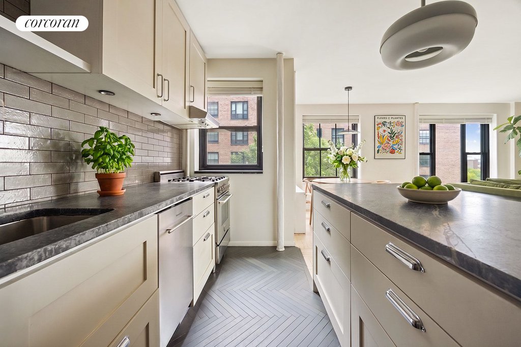 361 Clinton Avenue, Unit 6H photo 4