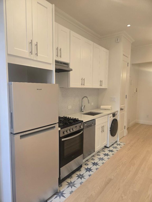 245 East 62nd Street, Unit 4 photo 2