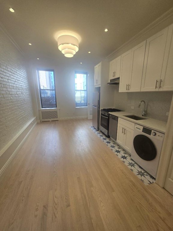 245 East 62nd Street, Unit 4 photo 3