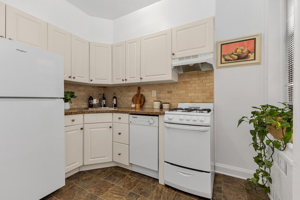 83-80 118th Street, Unit 2M photo 4