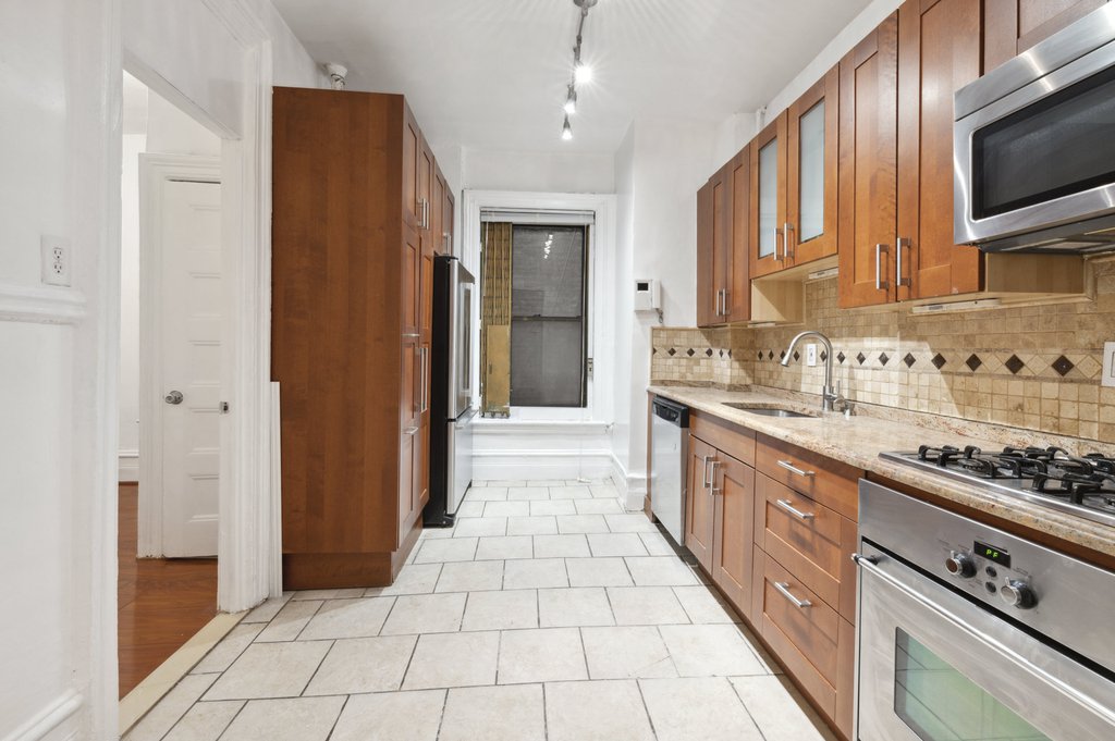 243 West 98th Street, Unit 4A photo 4