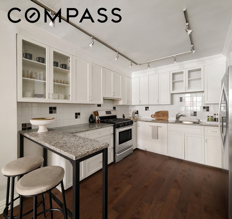 32 Gramercy Park South, Unit 2A photo 2
