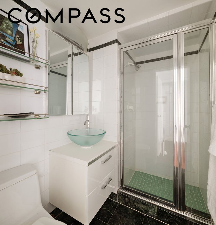 32 Gramercy Park South, Unit 2A photo 8