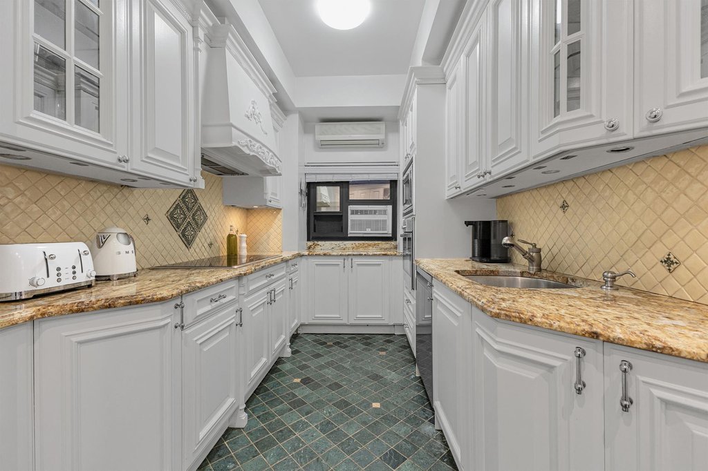 50 East 72nd Street, Unit 7B photo 5
