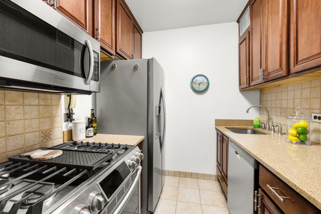 515 East 79th Street, Unit 4E photo 4