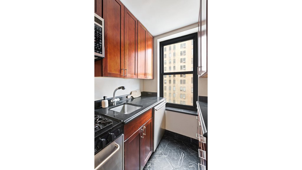 161 West 16th Street, Unit 8K photo 3