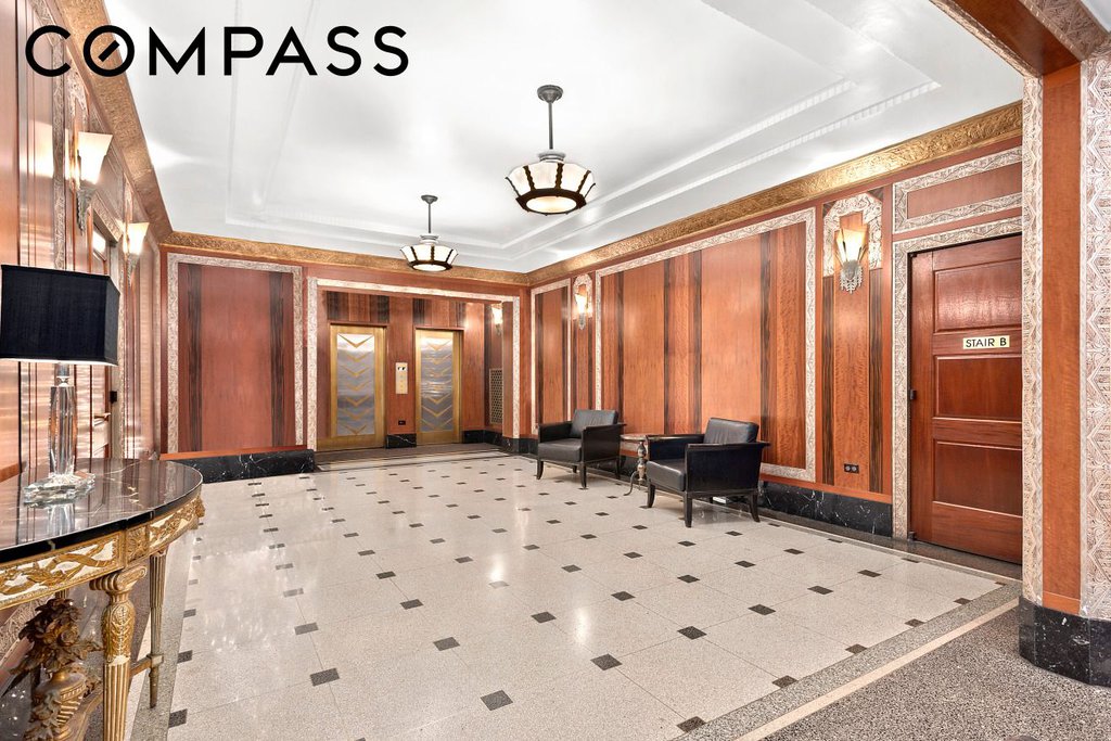300 West 23rd Street, Unit 8D photo 4