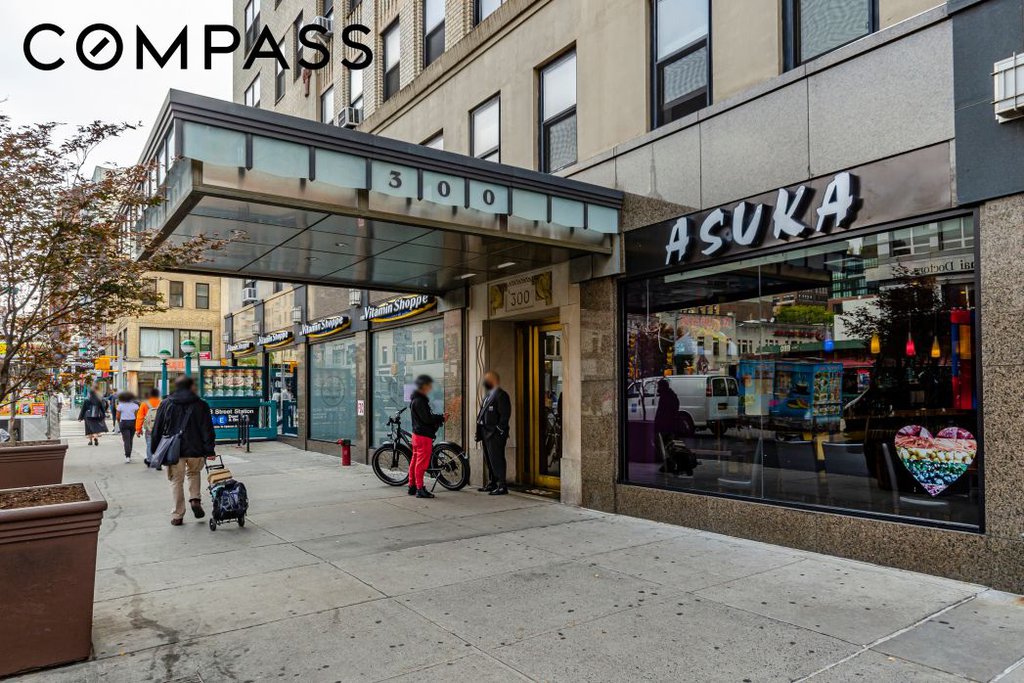 300 West 23rd Street, Unit 8D photo 5