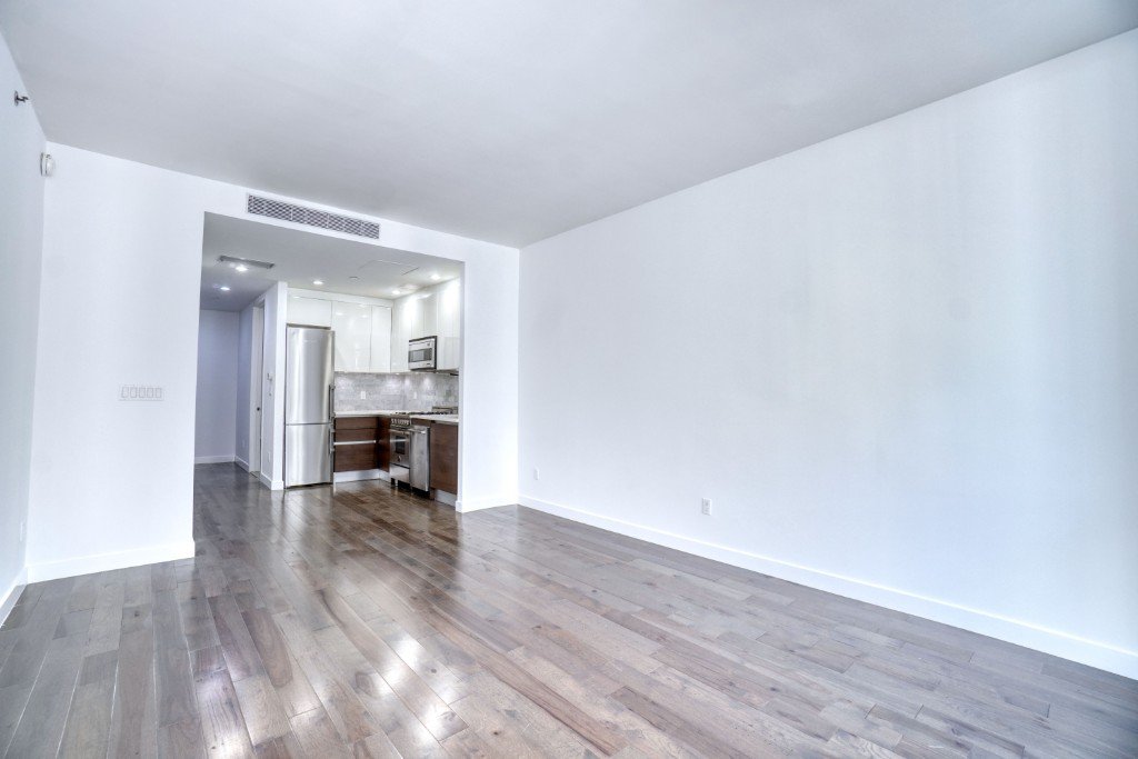 11-35 45th Avenue, Unit 3H photo 2