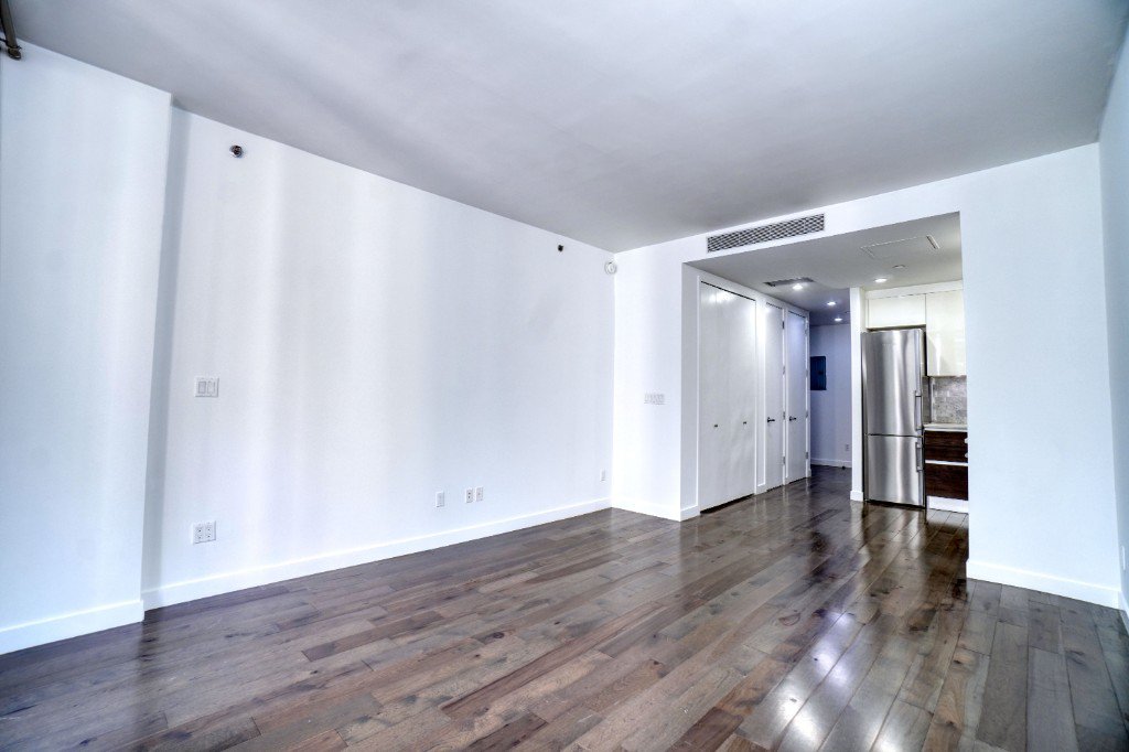 11-35 45th Avenue, Unit 3H photo 3