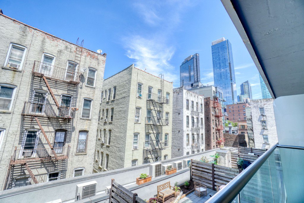 11-35 45th Avenue, Unit 3H photo 12