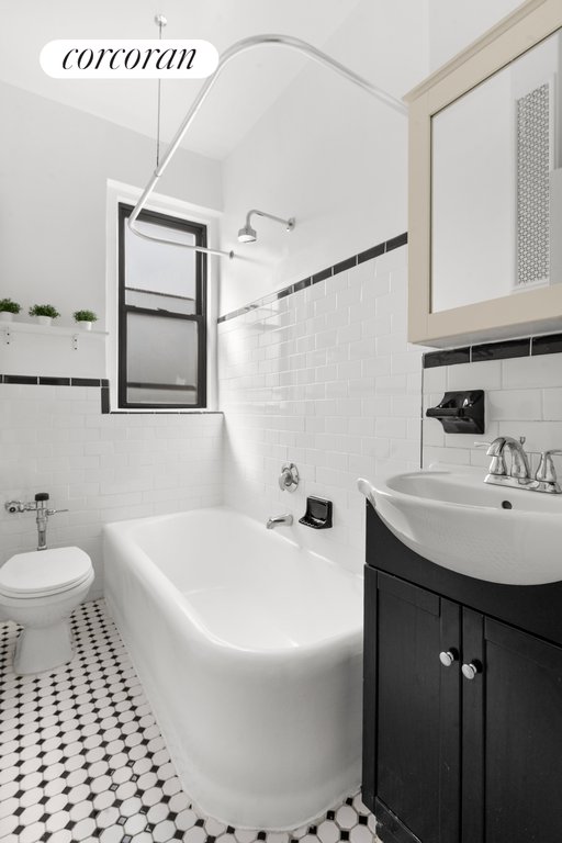 80 Winthrop Street, Unit J5 photo 4