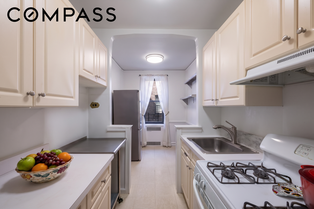 860 Grand Concourse, Unit 4O photo 5