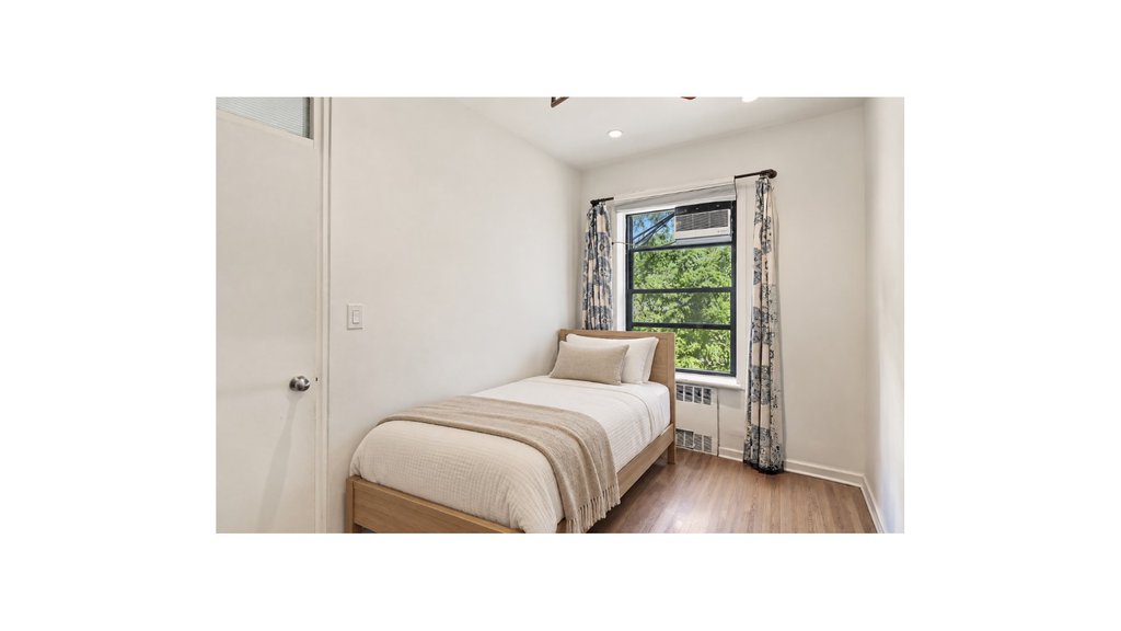 27 West 82nd Street, Unit 4B photo 4