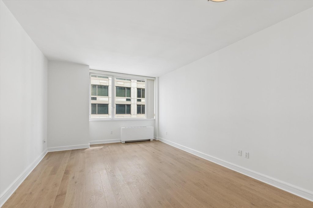 100 Riverside Boulevard, Unit 5E photo 2
