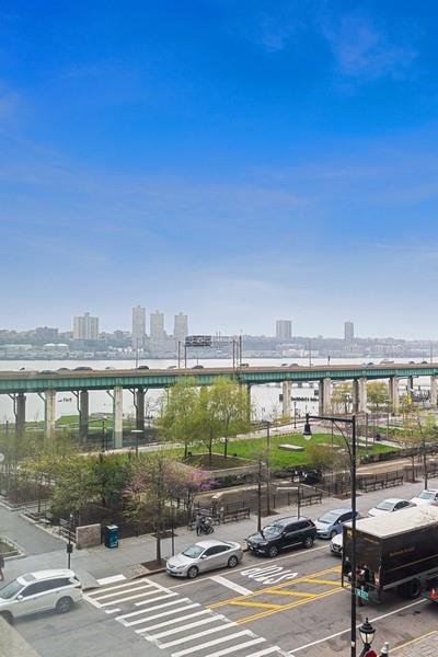 100 Riverside Boulevard, Unit 5E photo 3