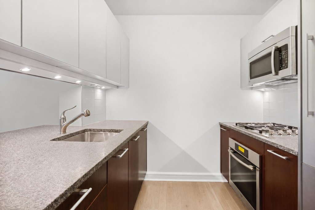 100 Riverside Boulevard, Unit 5E photo 6