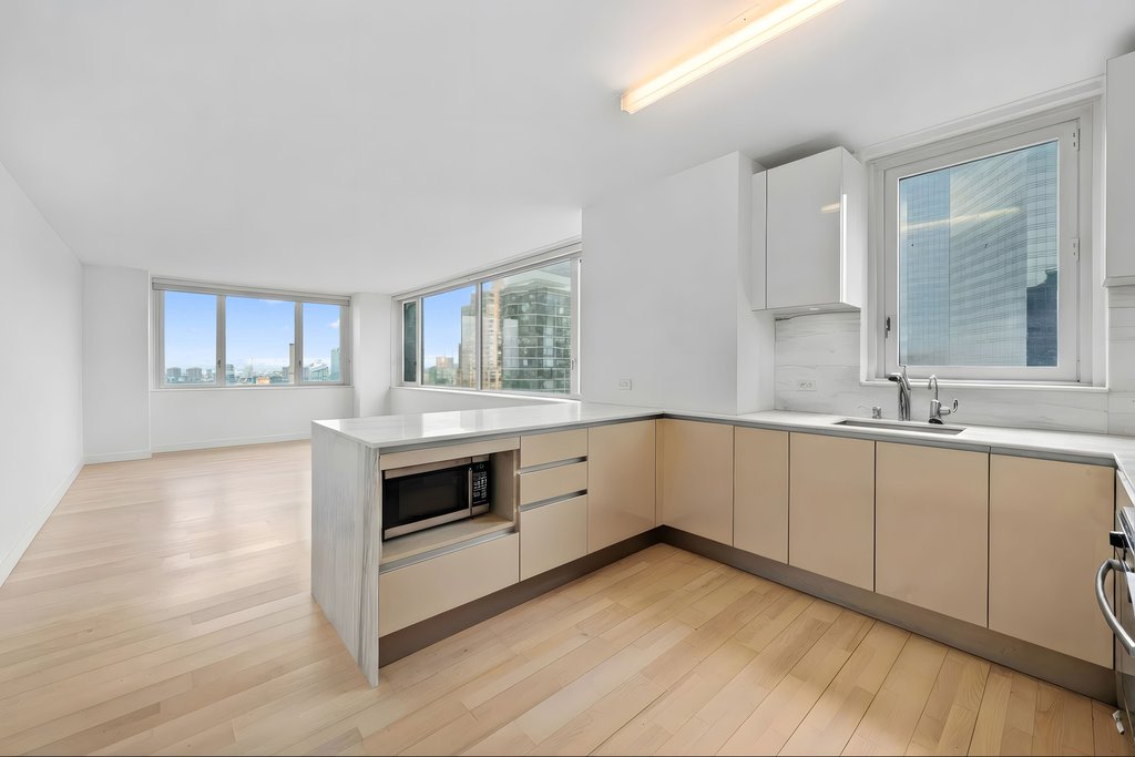 322 West 57th Street, Unit 45H photo 2