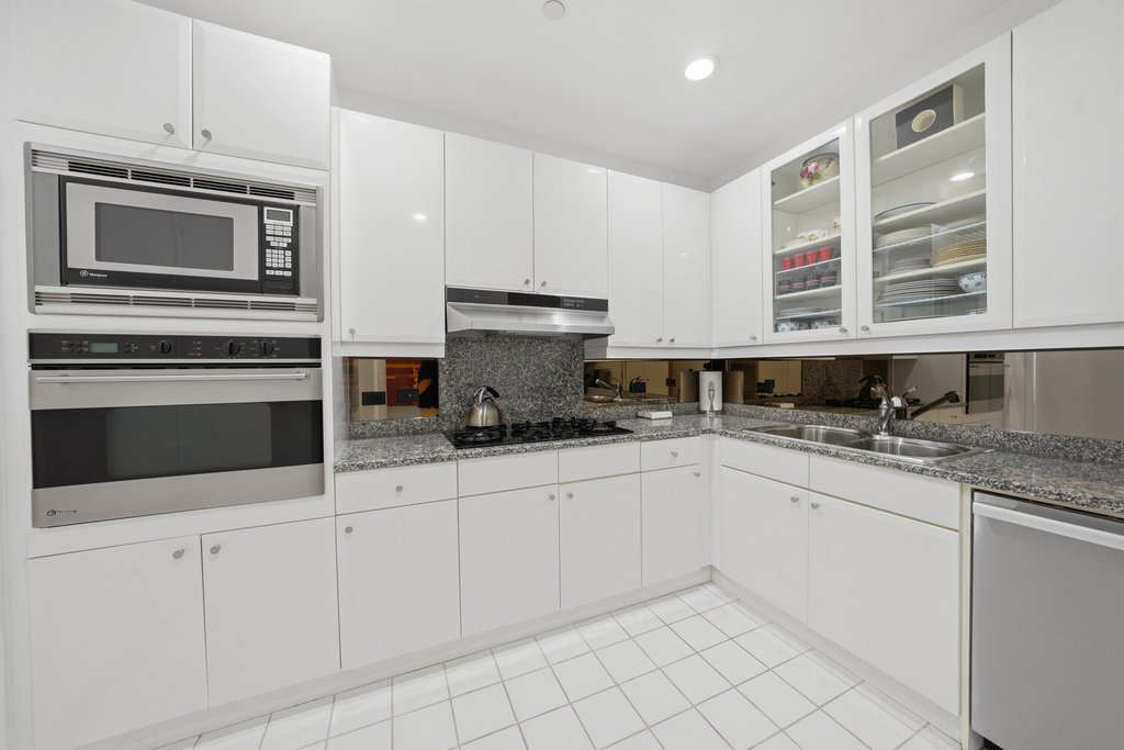 845 United Nations Plaza, Unit 61D photo 18