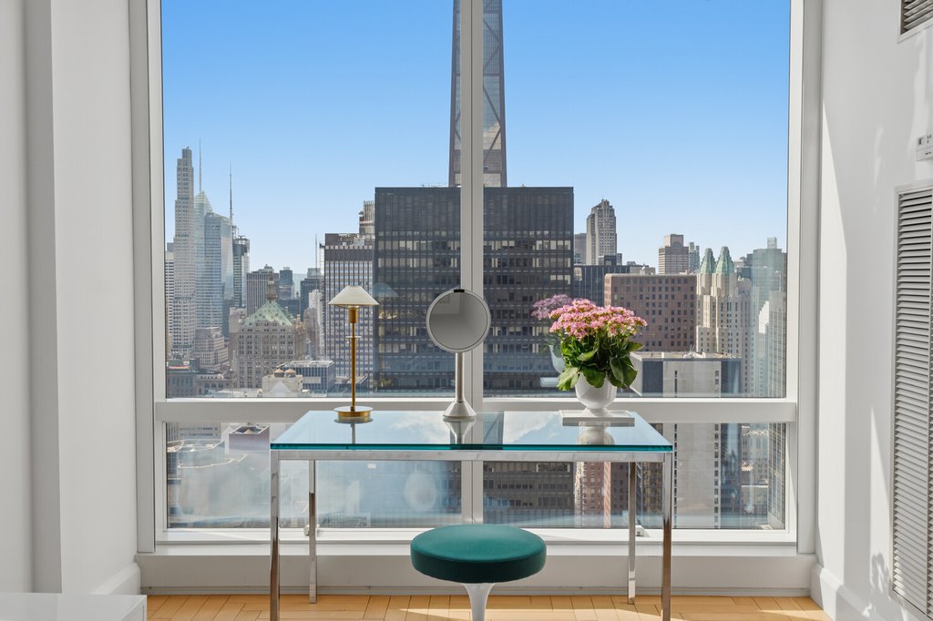 845 United Nations Plaza, Unit 61D photo 23